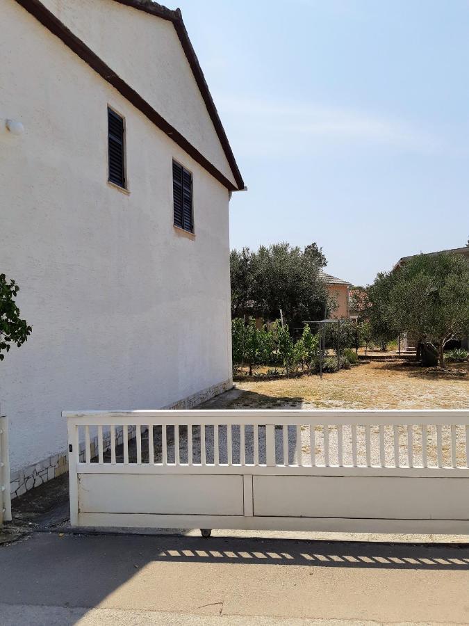 Dalmatino Apartmani Vir Esterno foto