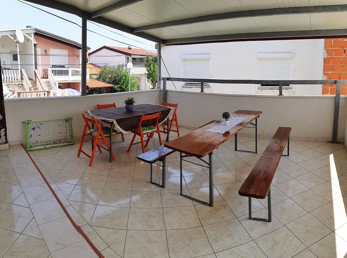 Dalmatino Apartmani Vir Esterno foto
